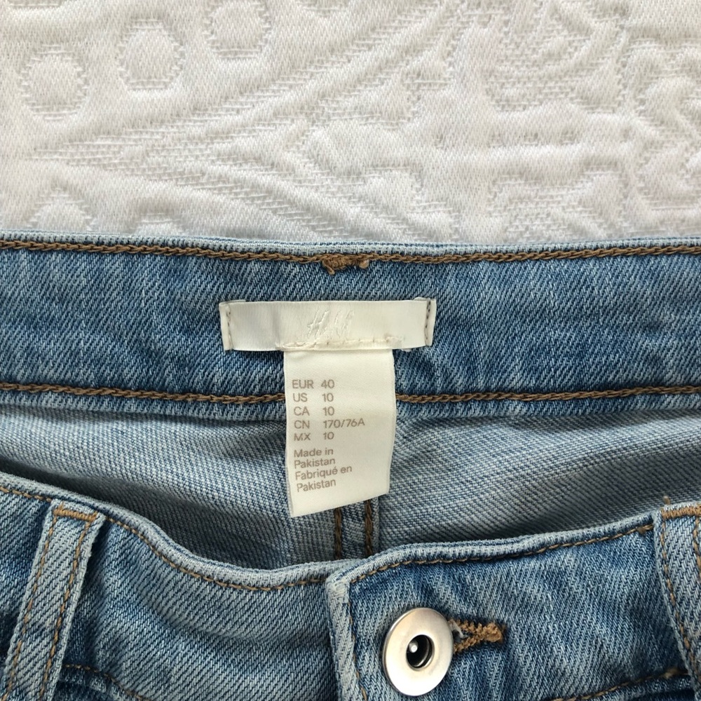 Beachy Jean Shorts: Ripped - Picture 3 of 3